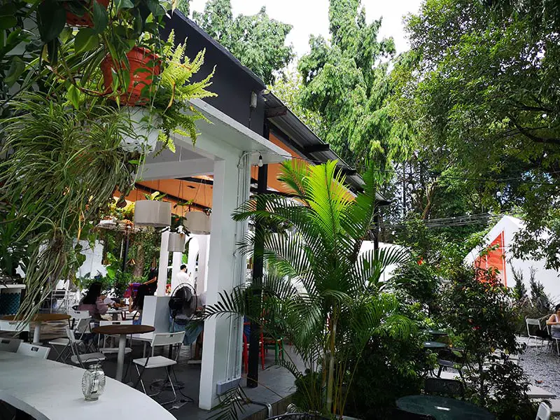 outdoor-seating-of-ruma-puteh