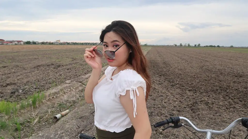 valerie-seow-at-sekinchan-paddy-field