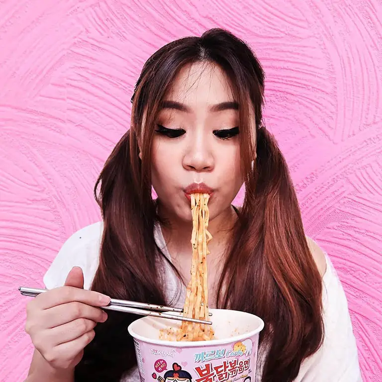 valerie-seow-malaysia-food-blogger-eating-ramen