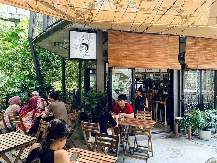 the crowd enjoying a meal in this cyberjaya cafe called the botanist