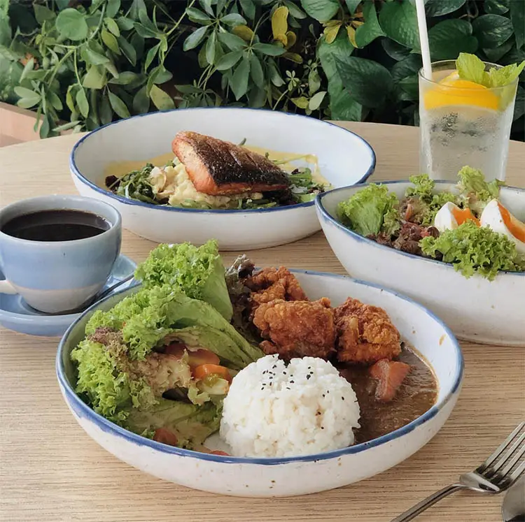 food served in the owls cafe bukit jalil