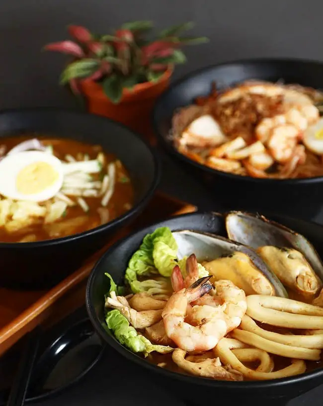 seafood noodle served by this bukit jalil cafe