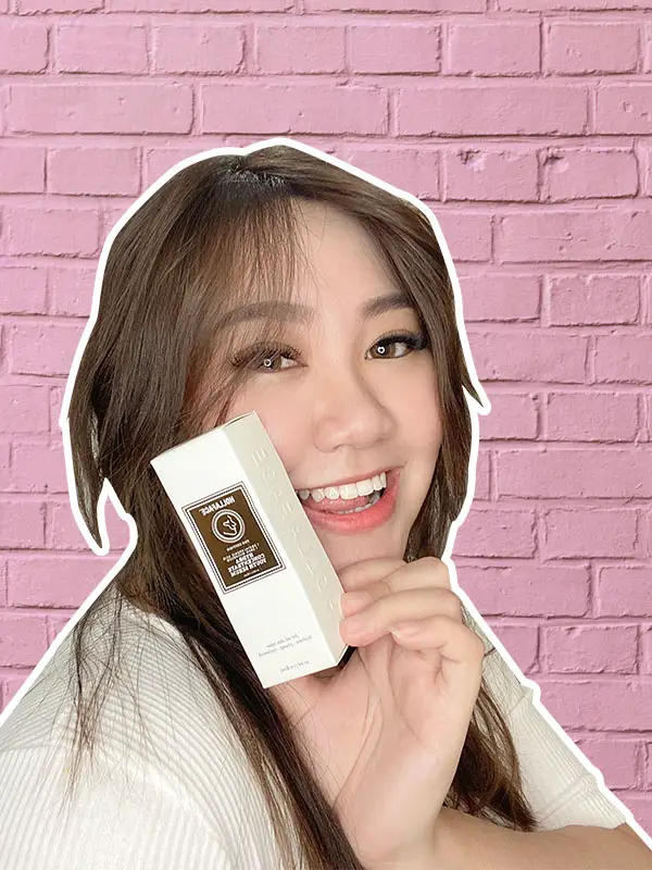 valerie seow beauty blogger malaysia posing with hollaface serum