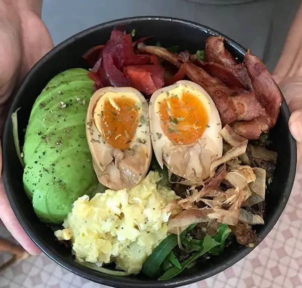 Quinoa salad with assorted homemade topping