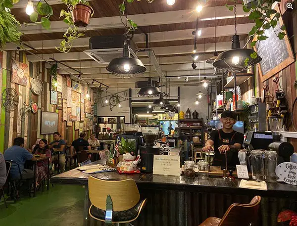 ambiance-inside-the-stolen-cup-cafe