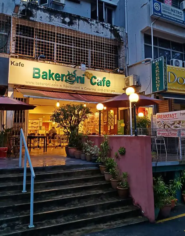 bakeroni-cafe-in-taman-desa-facade