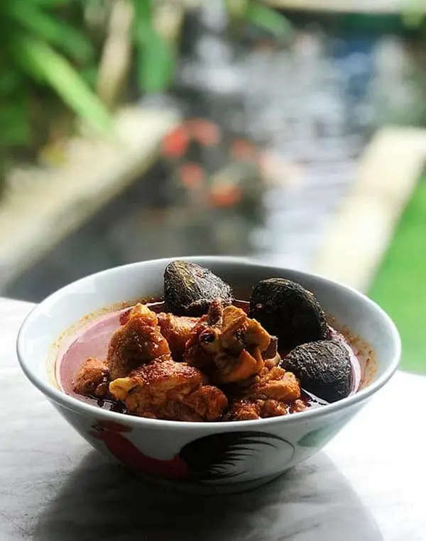 chicken with buah keluak dish in chop tiang bee cafe