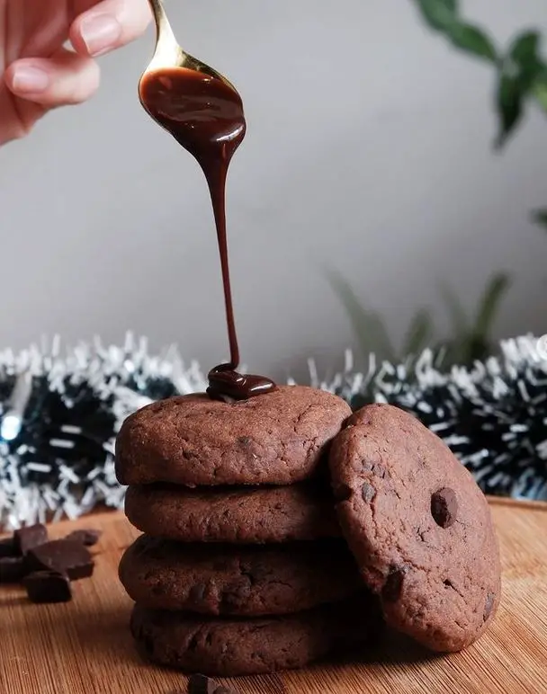 chocolate drip cookies by await cafe taman desa