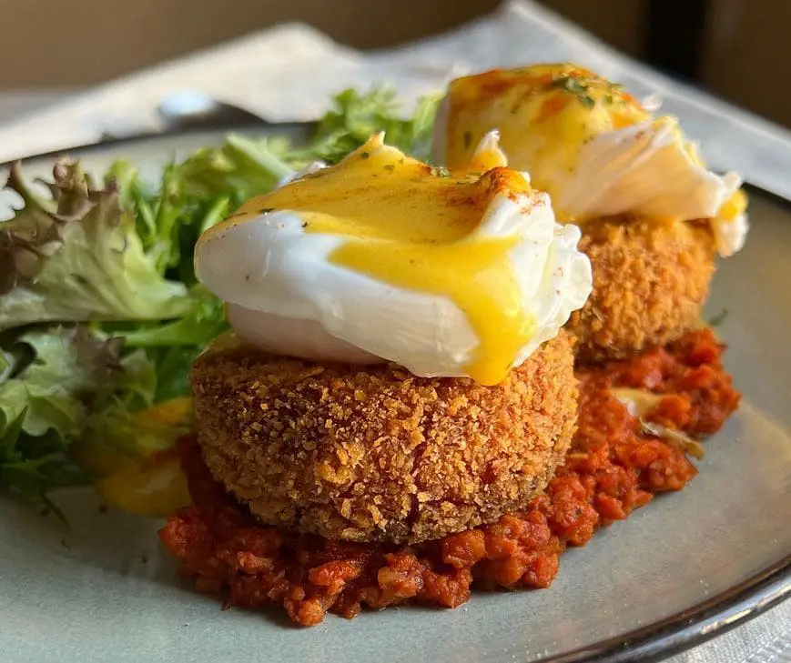 croquettes benedict served in the stolen cup melaka cafe