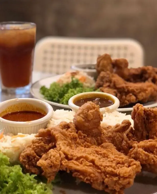 fried chicken plate by charlie cafe taman desa