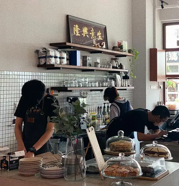 grounded-22-cafe-in-melaka-staffs