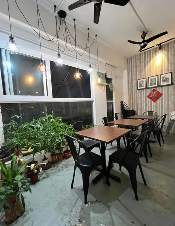 inside-of-jemi-cafe-in-taman-desa