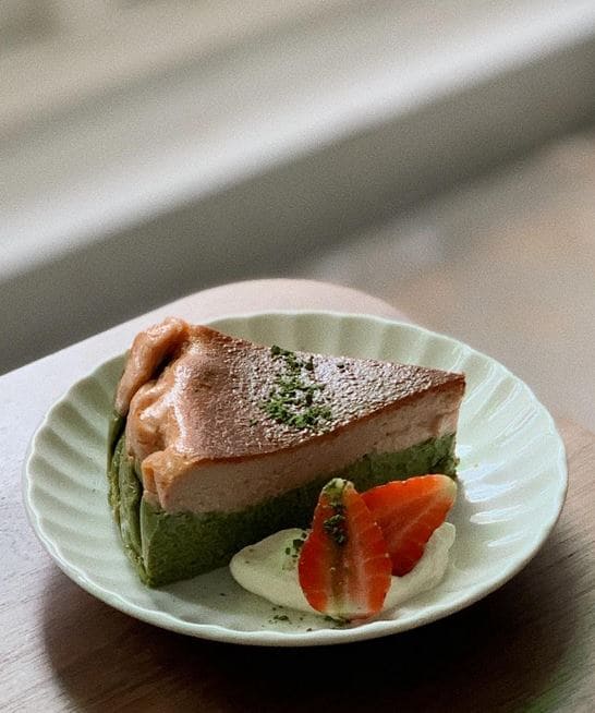 strawberry matcha burnt cheesecake