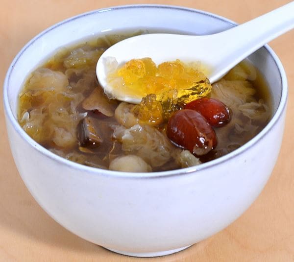 chinese dessert with snowmushroom and dates served in tracy juice culture bugis vegetarian restaurant