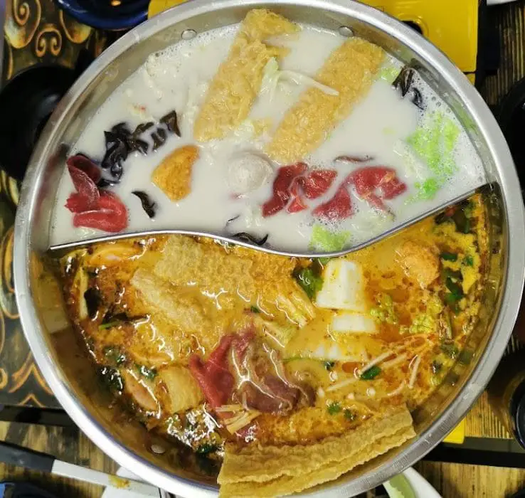 different soup base is served in this steamboat cameron highland restaurant