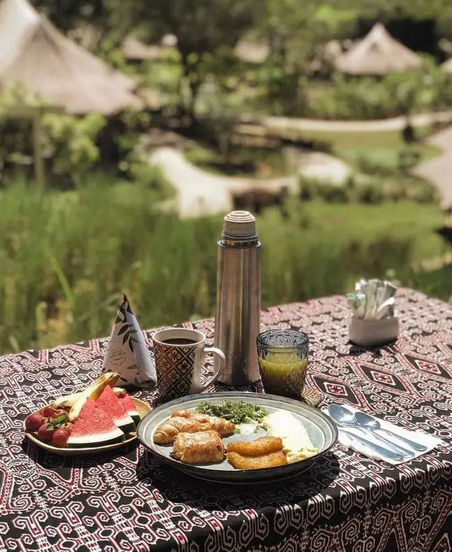 glorious breakfast in tiarasa glamping malaysia