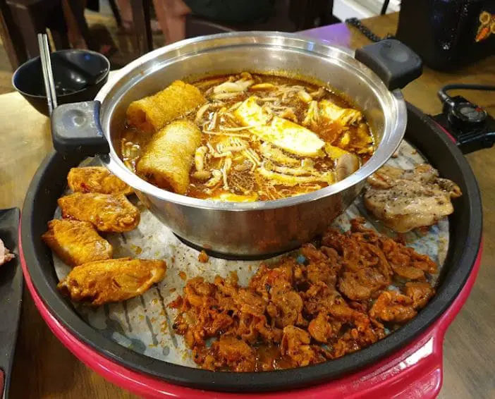 grill chicken on the side of this hotpot at zhong hua