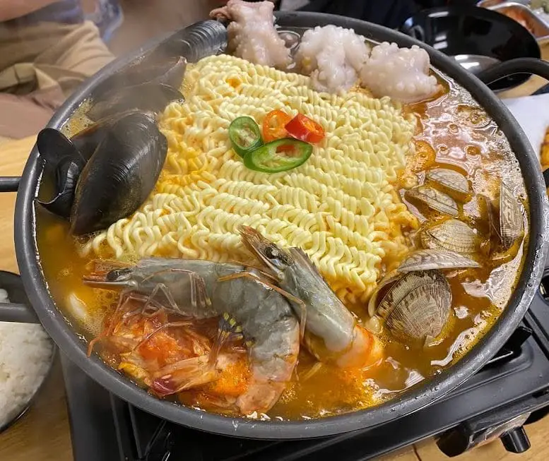 king army stew noodles portion in bugis