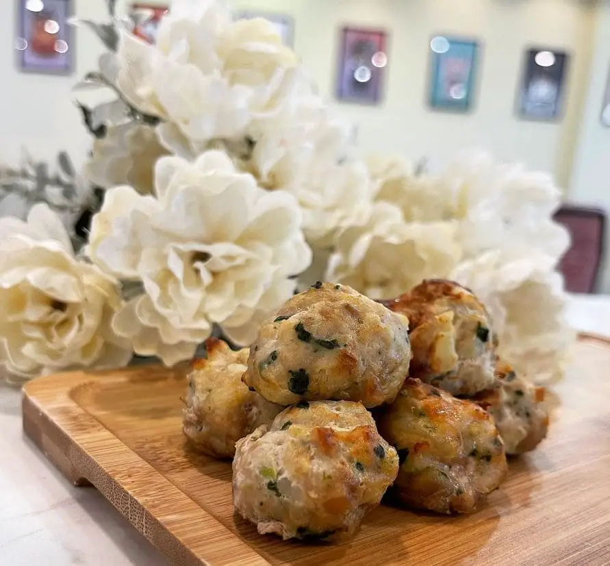 meatball treats served in this dog cafe