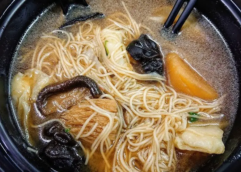 savory vegie broth noodle in vege pot bugis