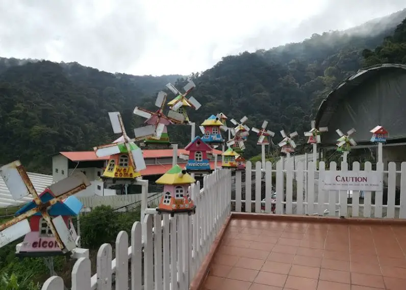 setup of mini windmills