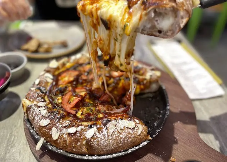 thick cheesy pizza pull in pizzamaru