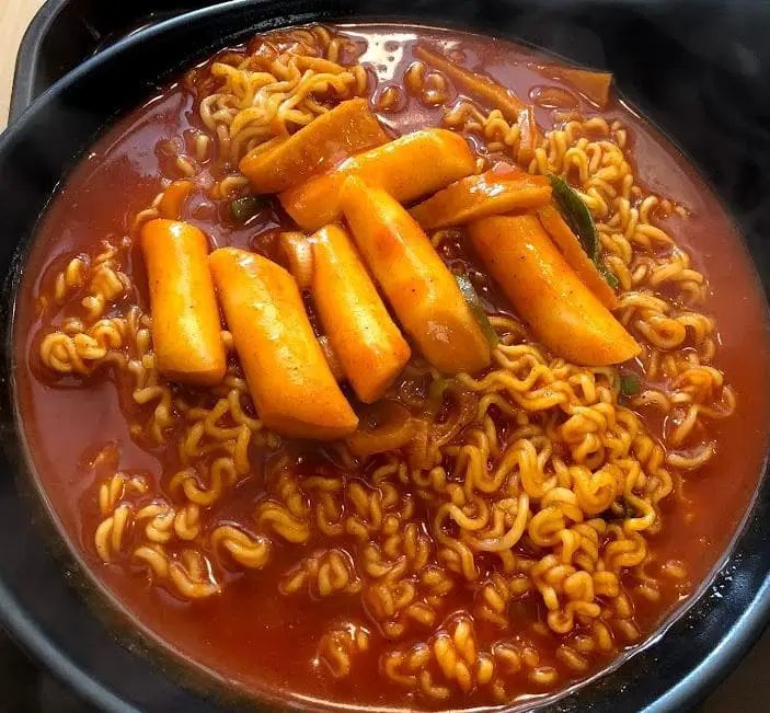 topokki ramyeon in daebak bugis