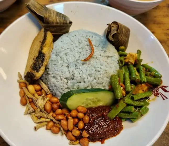 vegetarian nasi lemak at pine tree bugis vegetarian food court