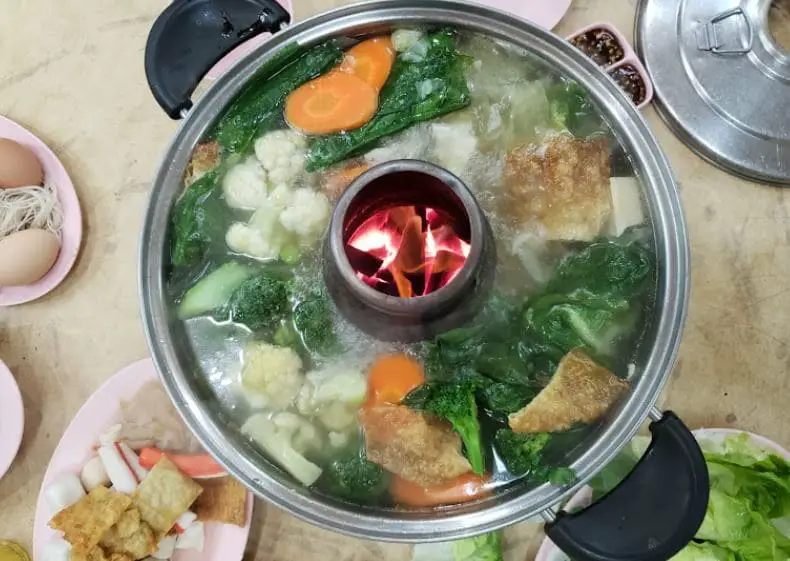 vegetarian steamboat is served in this steamboat restaurant in cameron highlands