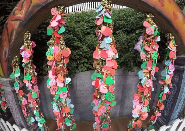 write and attach a love lock while you're here
