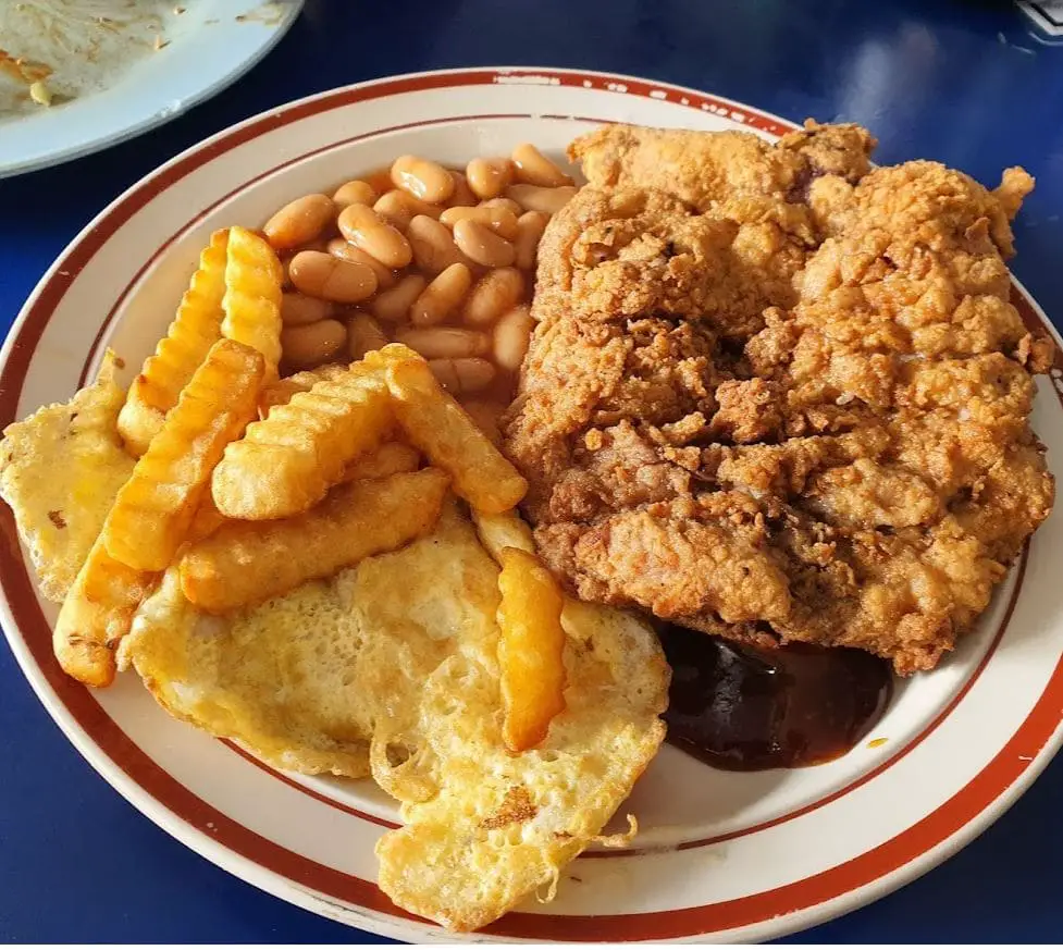 beans frieds fried chicken and egg for breakfast in yong teng cafe cameron highlands