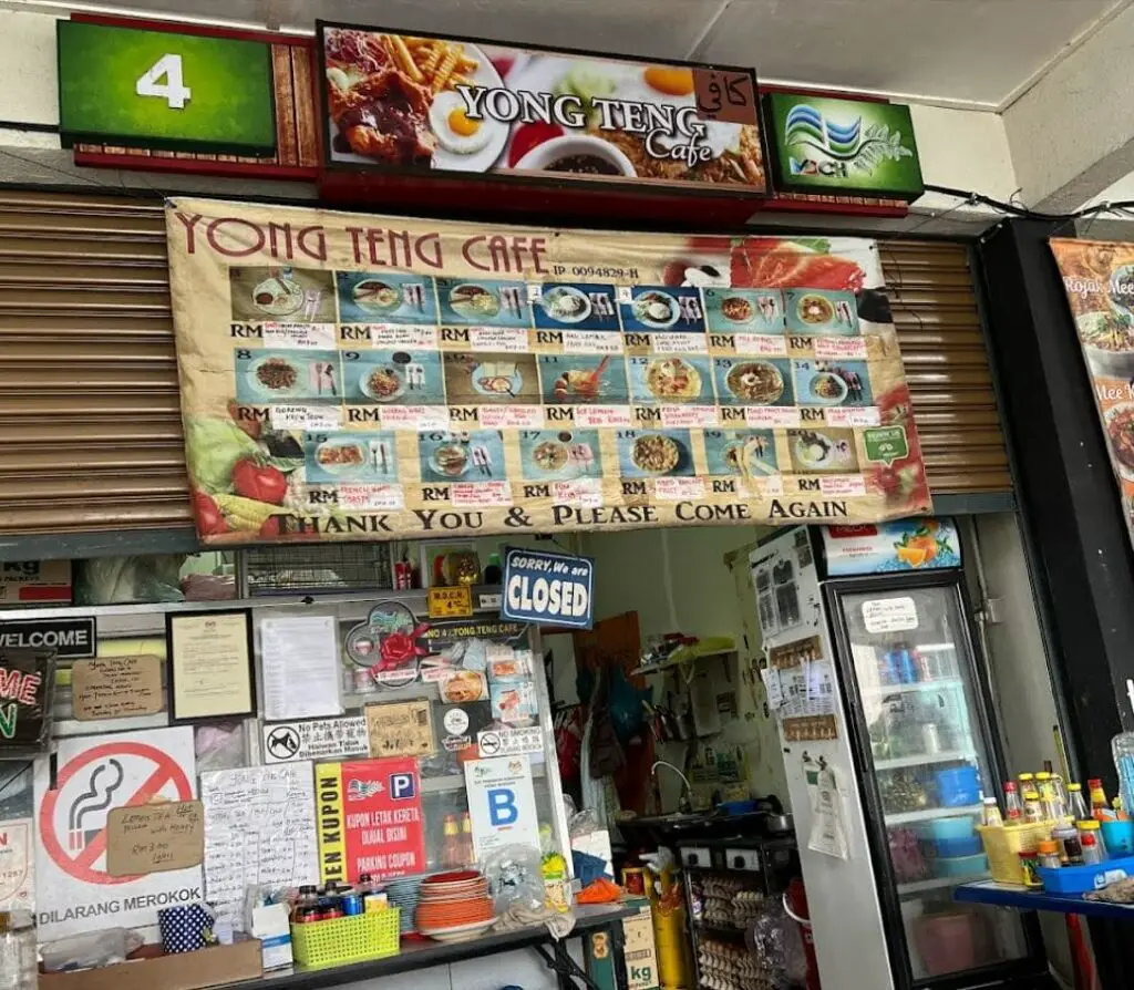 facade of yong teng cafe in cameron highlands