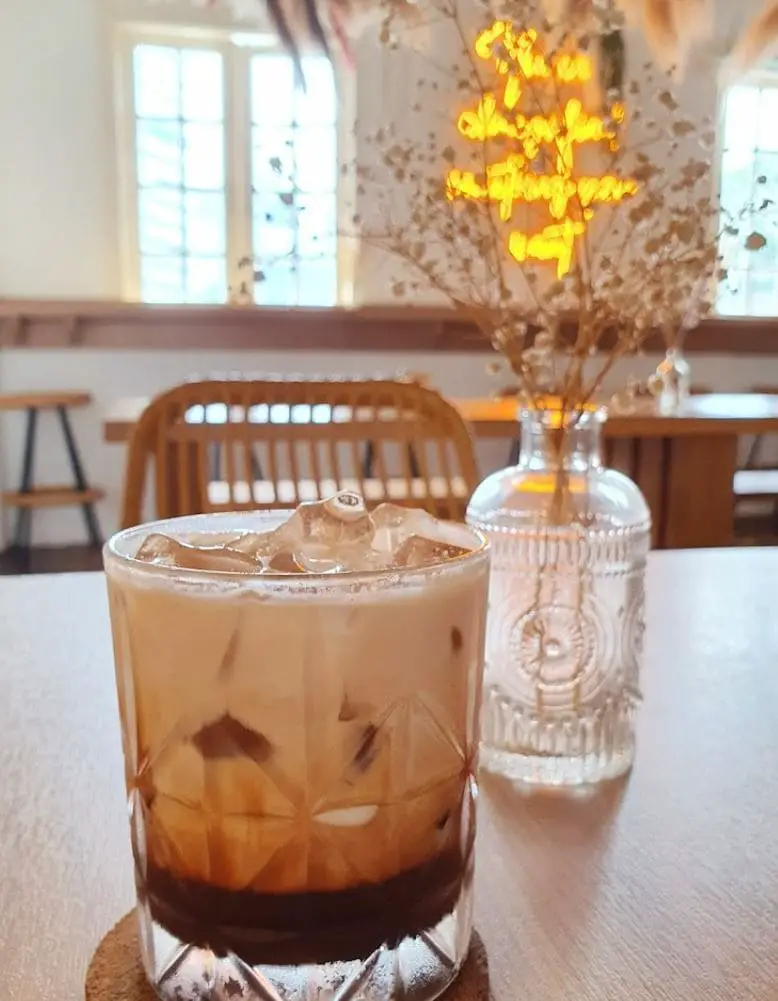 iced drink with a nice ambiance in wu di cafe