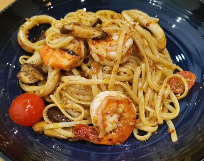 juicy thick prawns in seafood pasta by double knott cafe penang