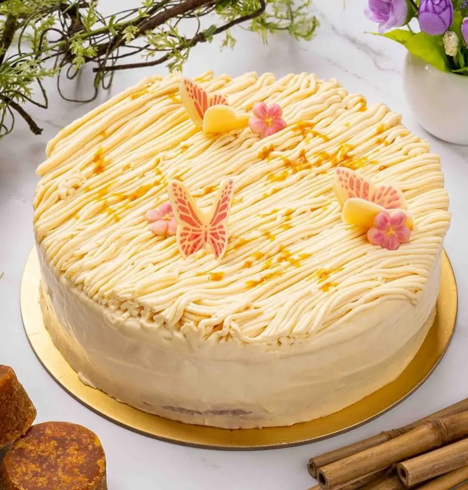 red velvet with gula mealak caramel cream cheese cake by kazo signature