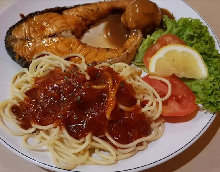 salmon pasta with salad at lk western and fruit tea cafe in penang