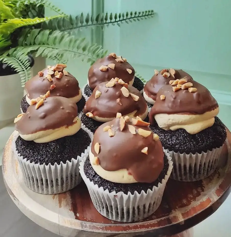 snickers cupcake by fluff bakery in bugis singapore