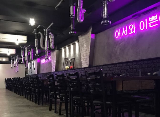 ambiance of pujim kbbq restaurant in telok ayer with their signature purple neon lighting
