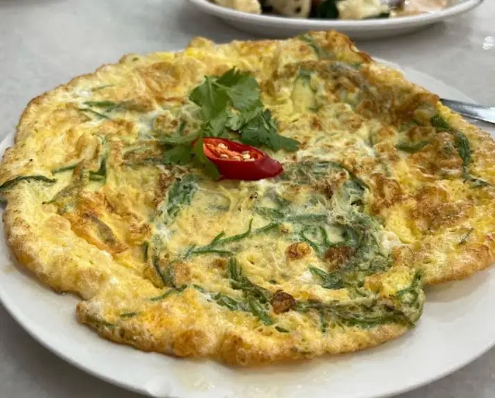 beautifully cooked thai omelette with herbs at cherry blossom thai restaurant in penang