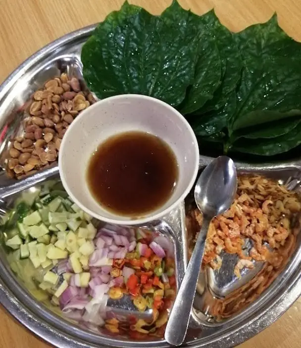 classic thai style salad only in chok dee thai in penang