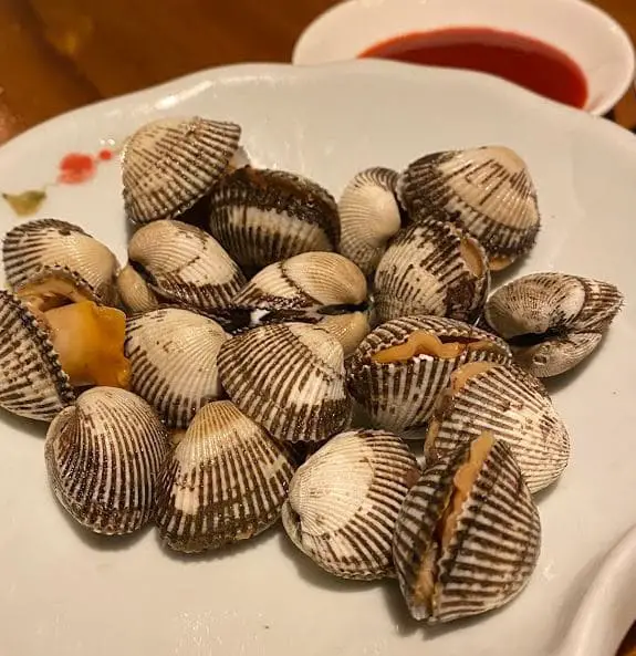 fresh clams in todamgol korean restaurant