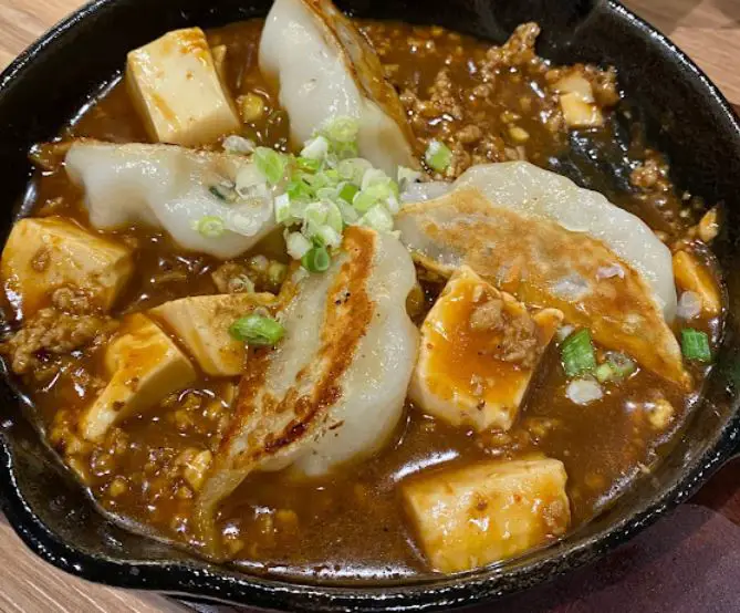 gyoza and tofu served in kiwami