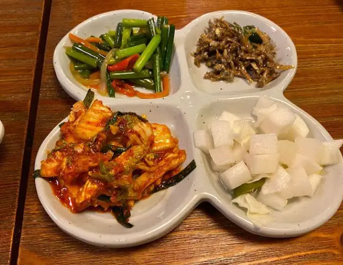 korean banchan side dishes served at kko kko nara