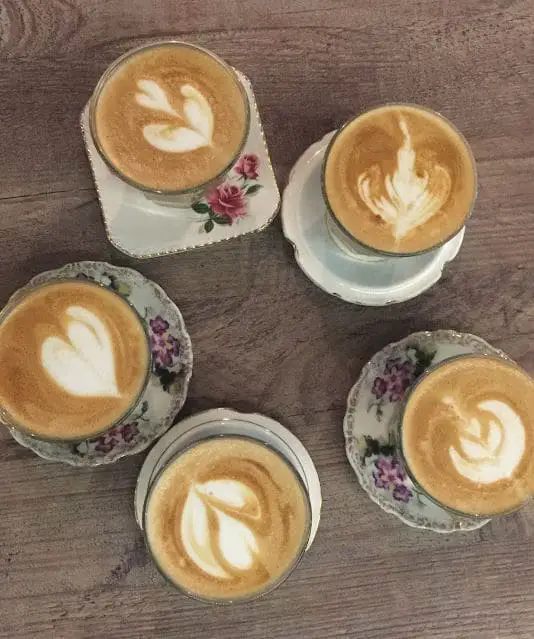 5 cups of latte on the table at 5 the moments cafe in tanjong pagar