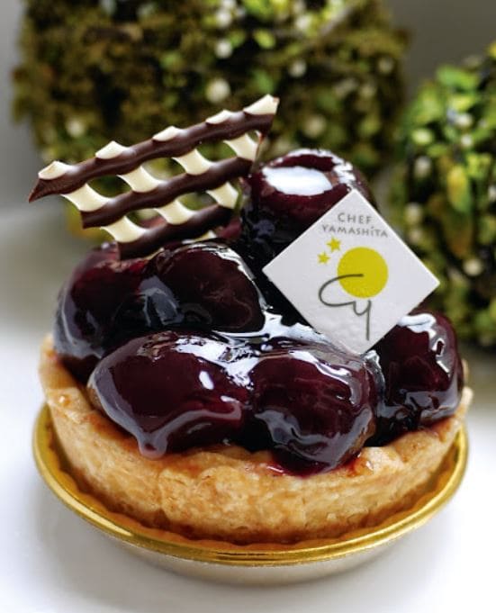 blueberry mini tart at chef yamashita