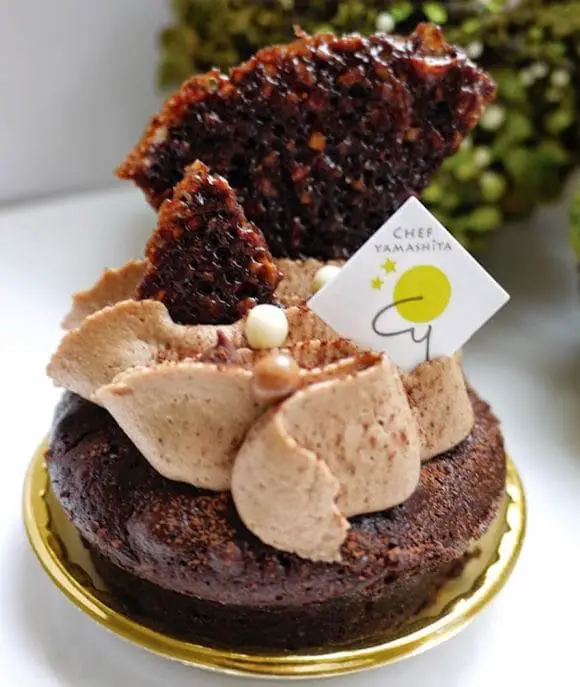 chocolate cake with crumbles at chef yamashita in tanjong pagar