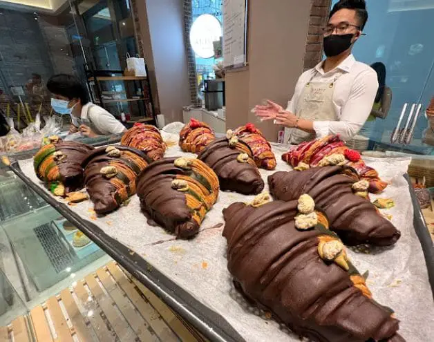 chocolate croissant of alice boulangerie