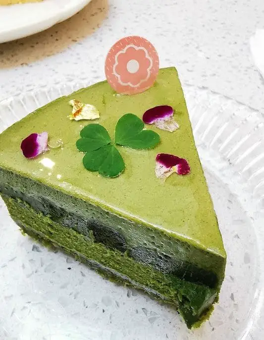 matcha cake served in nesuto dessert cafe in tanjong pagar