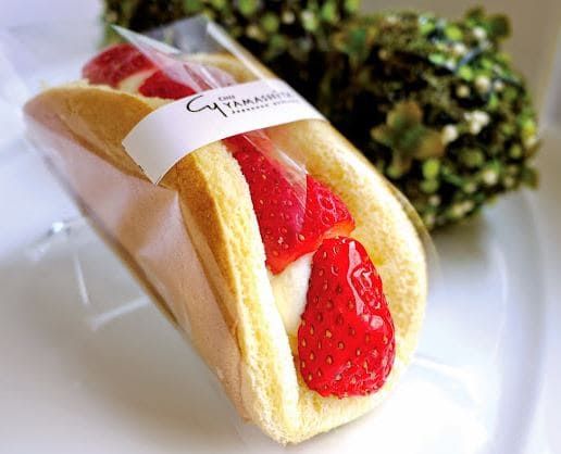 small strawberry cake at chef yamashita dessert in tanjong pagar