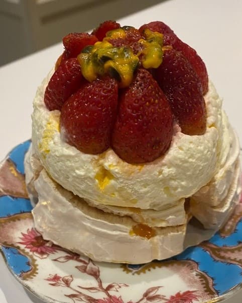 Jaslyn Cakes Bangsar strawberry cake